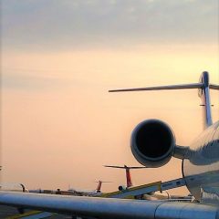 What are the advantages of renting a private jet to Nice?