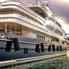 4 good reasons to travel on a yacht