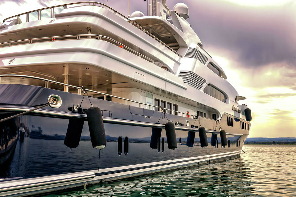 4 good reasons to travel on a yacht