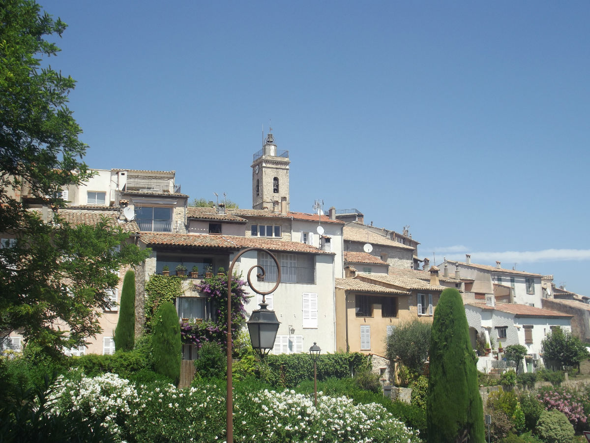 mougins village